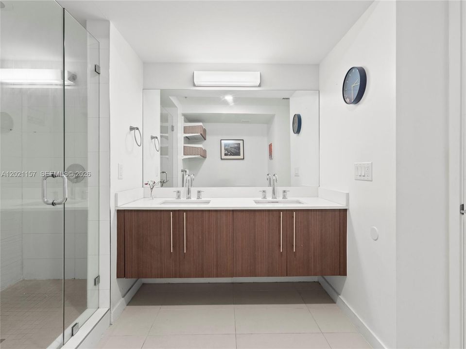 На продажу: $355,000 (1 спален, 2 ванн, 989 Квадратных фут)