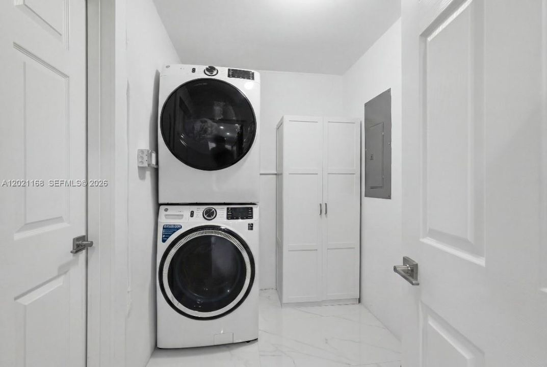 Под контрактом: $425,000 (2 спален, 1 ванн, 883 Квадратных фут)