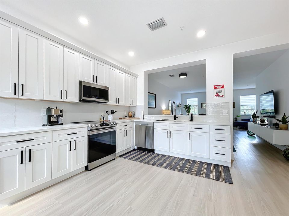 425 Greenwich Circle #205-27