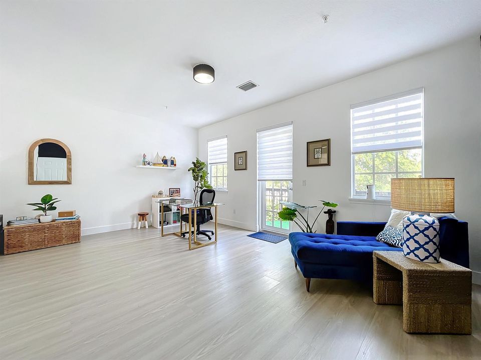 425 Greenwich Circle #205-5