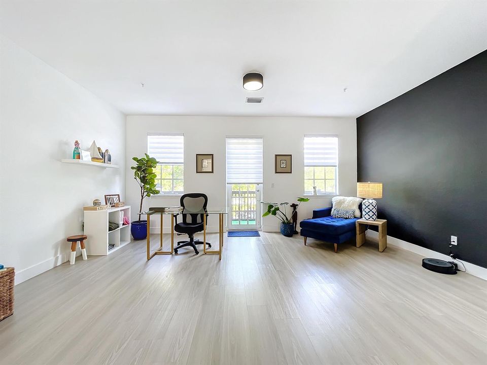 425 Greenwich Circle #205-12