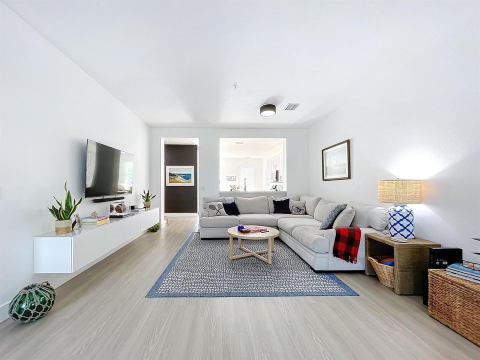 425 Greenwich Circle #205-16