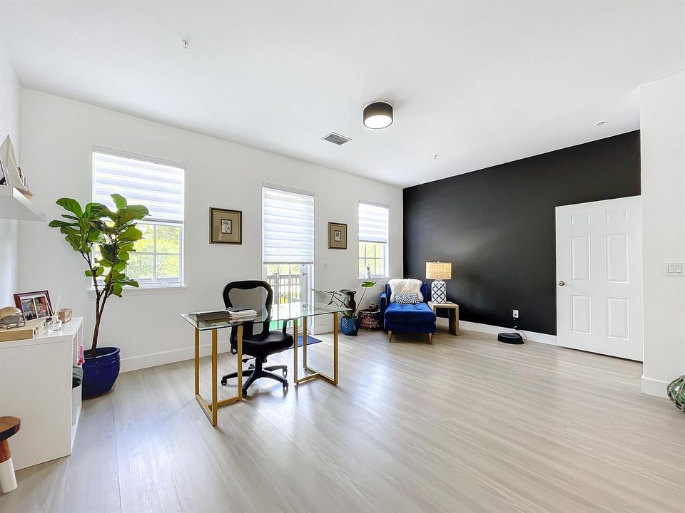 425 Greenwich Circle #205-11