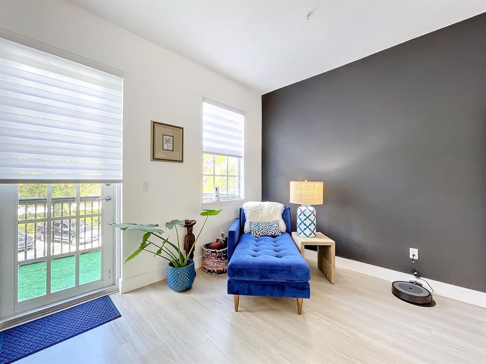 425 Greenwich Circle #205-6
