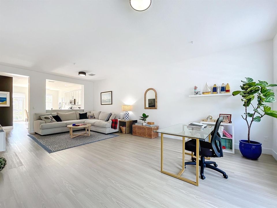 425 Greenwich Circle #205-13