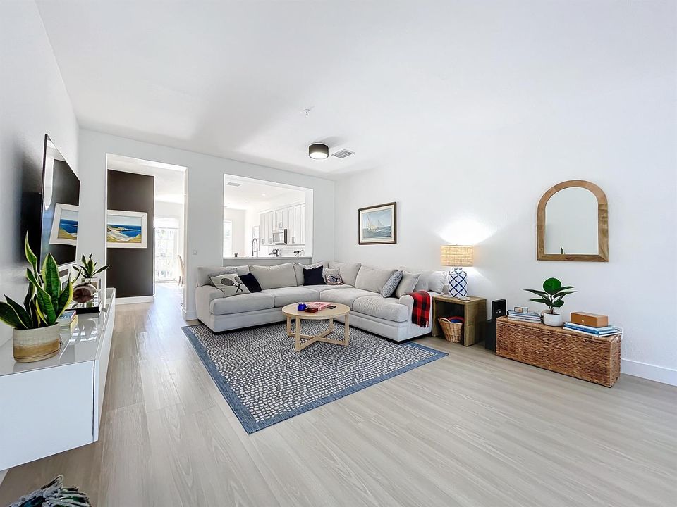 425 Greenwich Circle #205-15