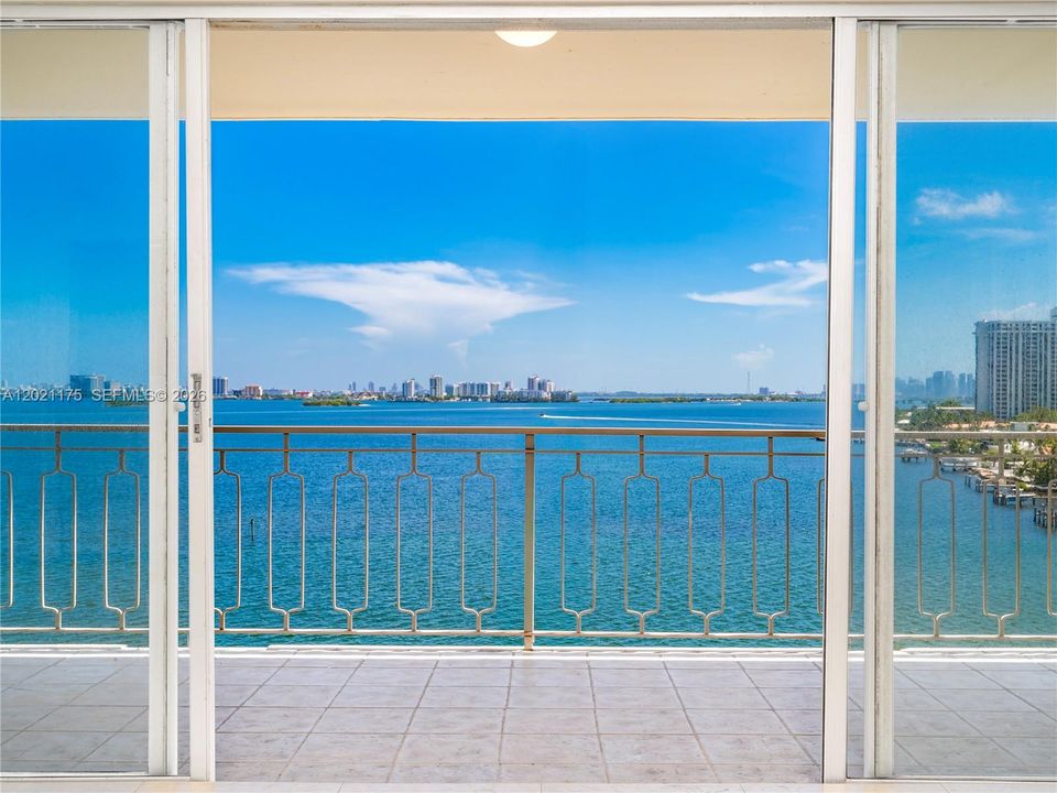 En Venta: $275,000 (2 camas, 2 baños, 1383 Pies cuadrados)