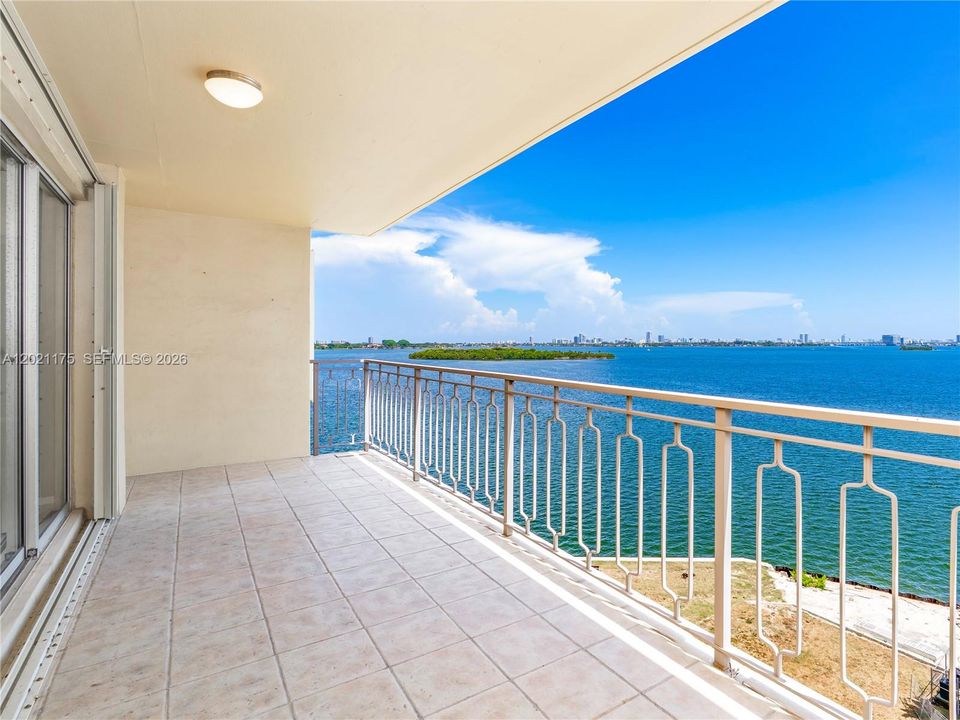 En Venta: $275,000 (2 camas, 2 baños, 1383 Pies cuadrados)