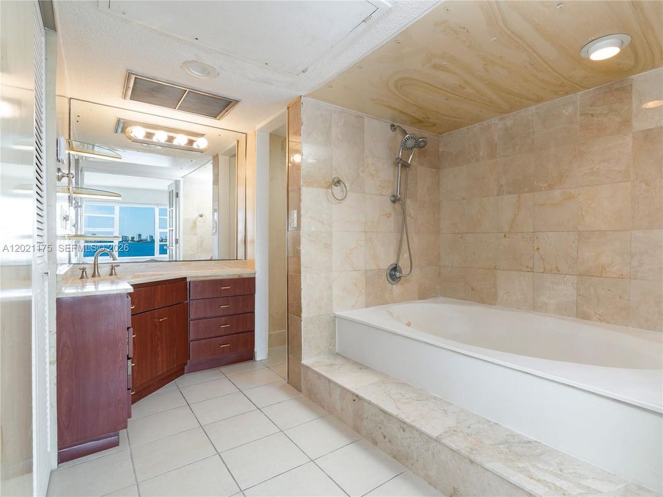En Venta: $275,000 (2 camas, 2 baños, 1383 Pies cuadrados)