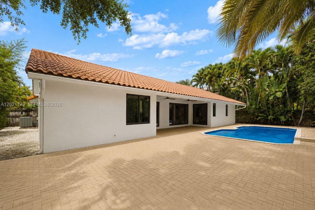 For Sale: $1,100,000 (4 beds, 2 baths, 2146 Square Feet)
