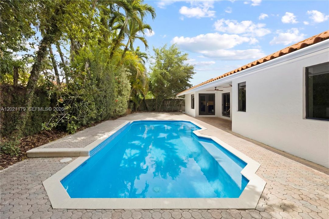 For Sale: $1,100,000 (4 beds, 2 baths, 2146 Square Feet)