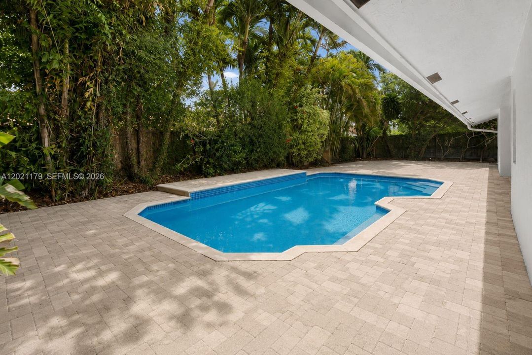 For Sale: $1,100,000 (4 beds, 2 baths, 2146 Square Feet)