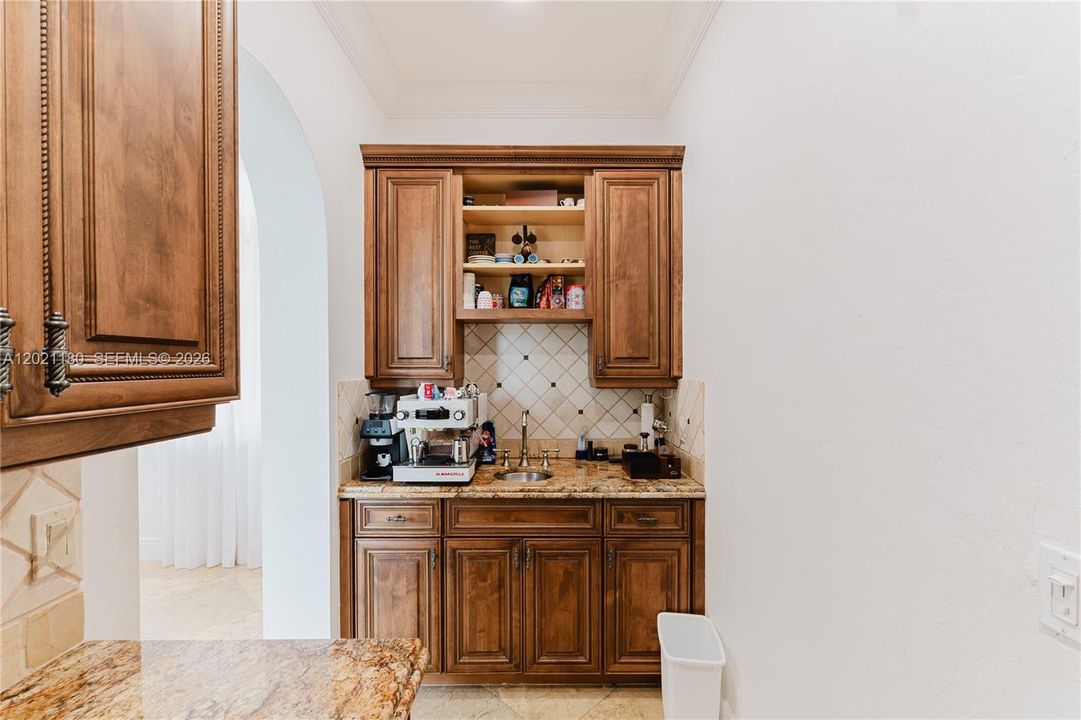 В аренду: $20,000 (6 спален, 6 ванн, 5763 Квадратных фут)