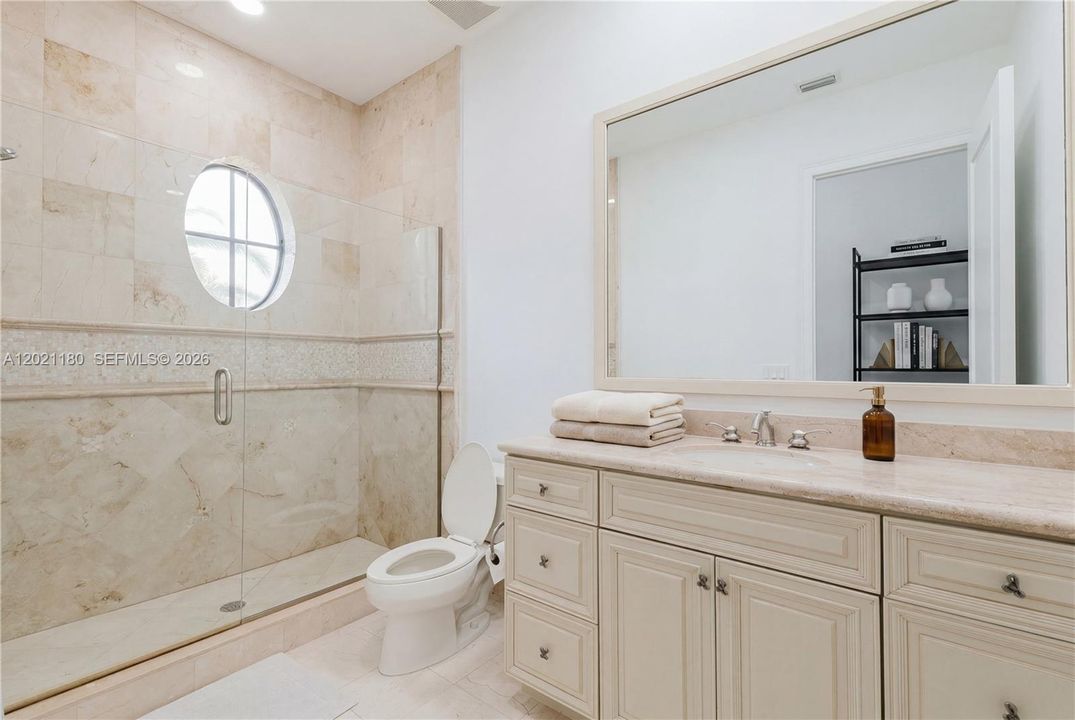 В аренду: $20,000 (6 спален, 6 ванн, 5763 Квадратных фут)