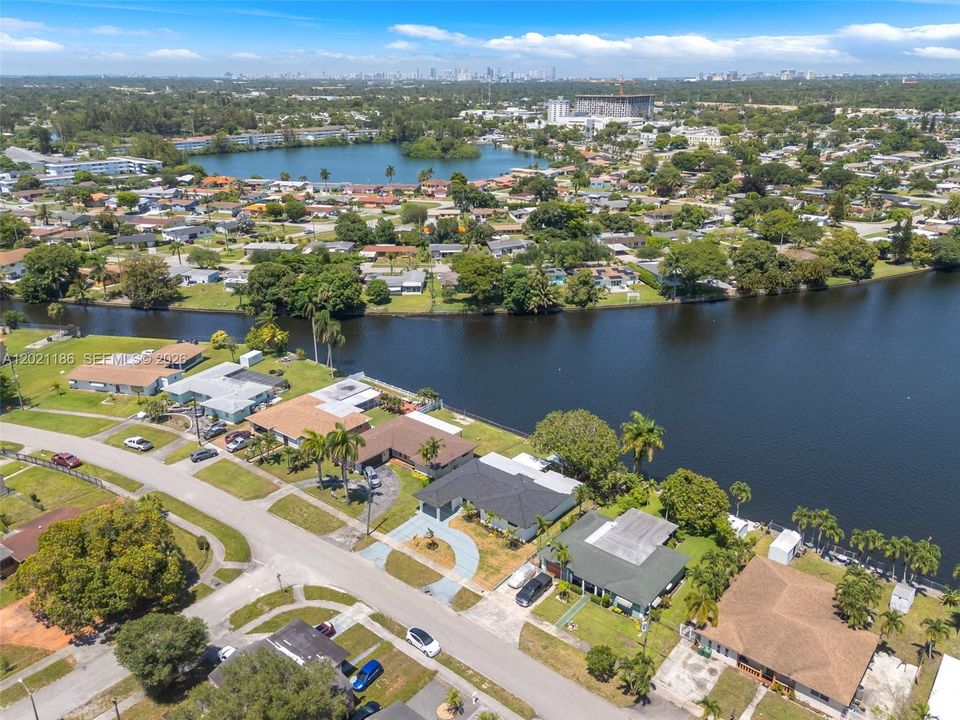 En Venta: $749,999 (5 camas, 3 baños, 1824 Pies cuadrados)