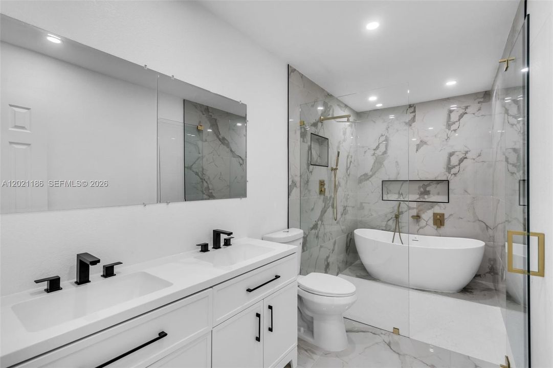 En Venta: $749,999 (5 camas, 3 baños, 1824 Pies cuadrados)
