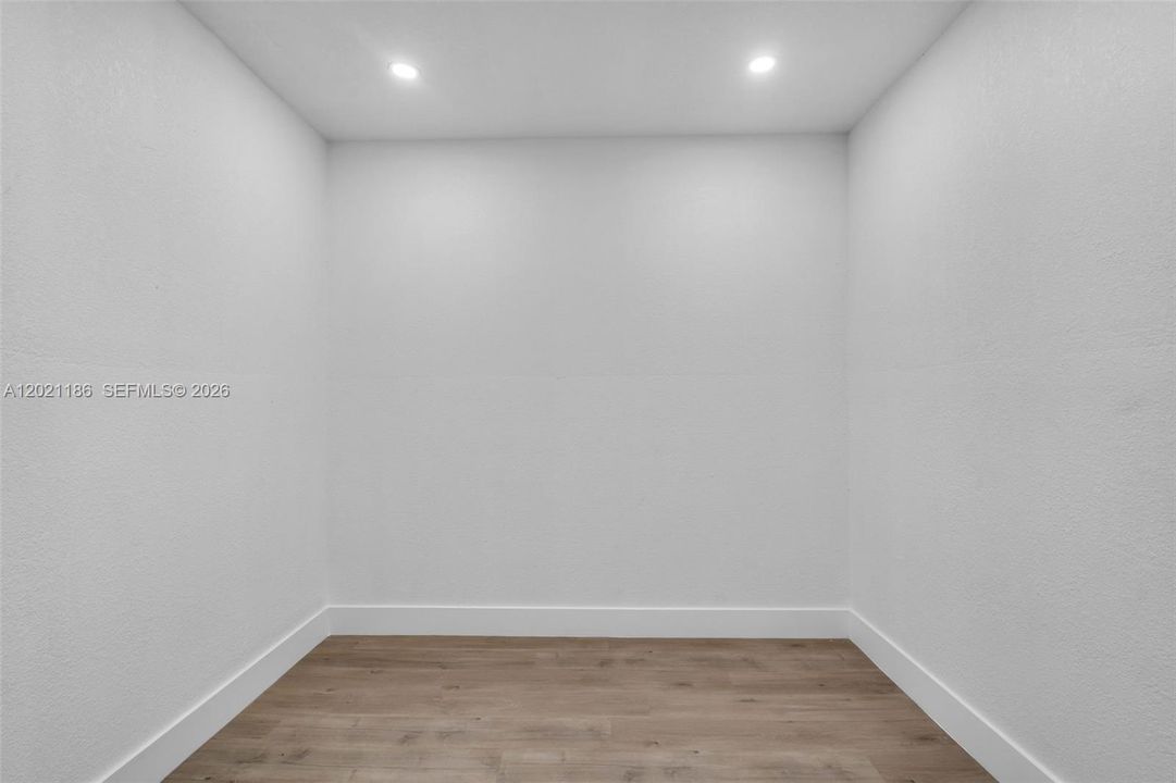 En Venta: $749,999 (5 camas, 3 baños, 1824 Pies cuadrados)