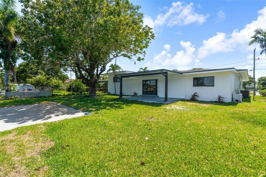 En Venta: $749,999 (5 camas, 3 baños, 1824 Pies cuadrados)