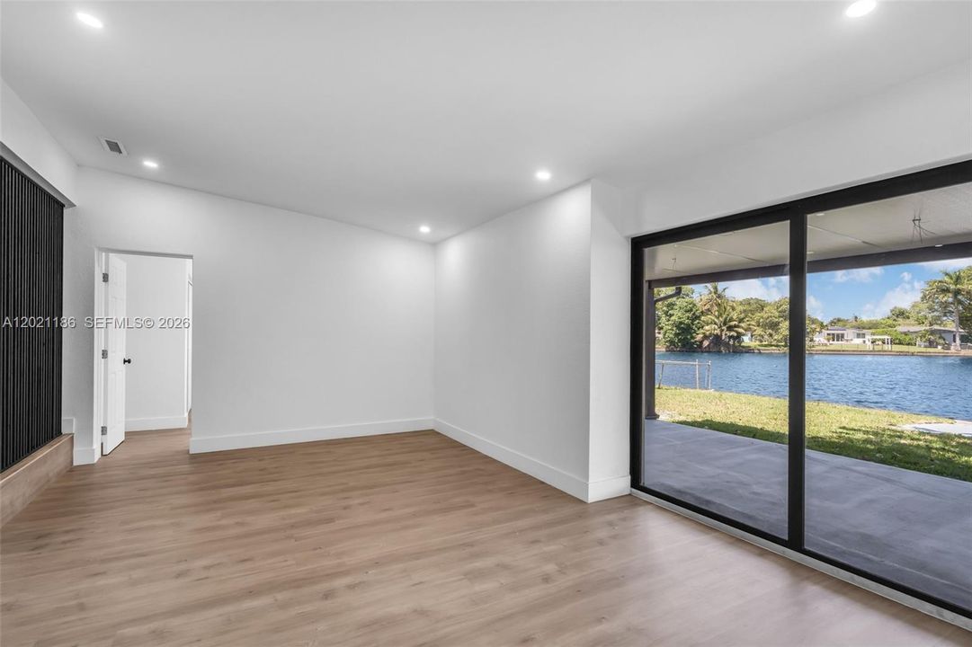 En Venta: $749,999 (5 camas, 3 baños, 1824 Pies cuadrados)