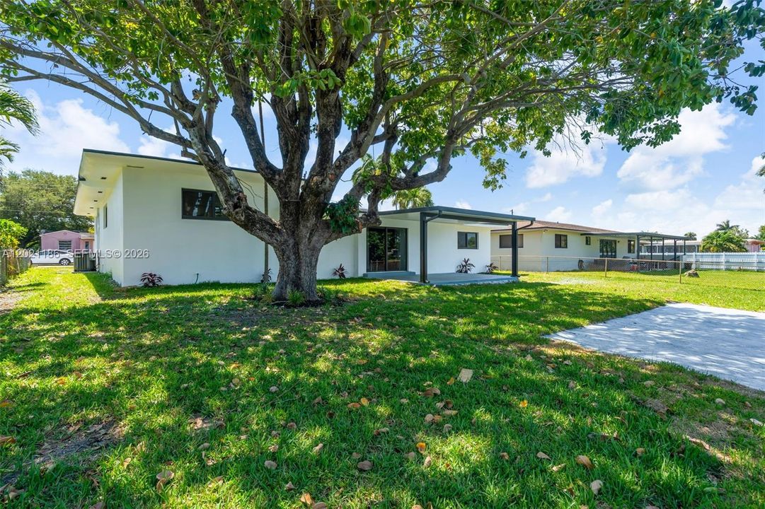 En Venta: $749,999 (5 camas, 3 baños, 1824 Pies cuadrados)