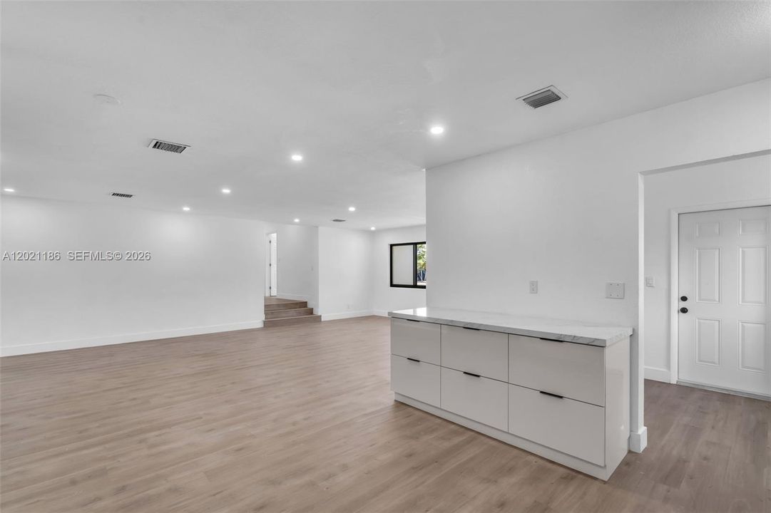 En Venta: $749,999 (5 camas, 3 baños, 1824 Pies cuadrados)