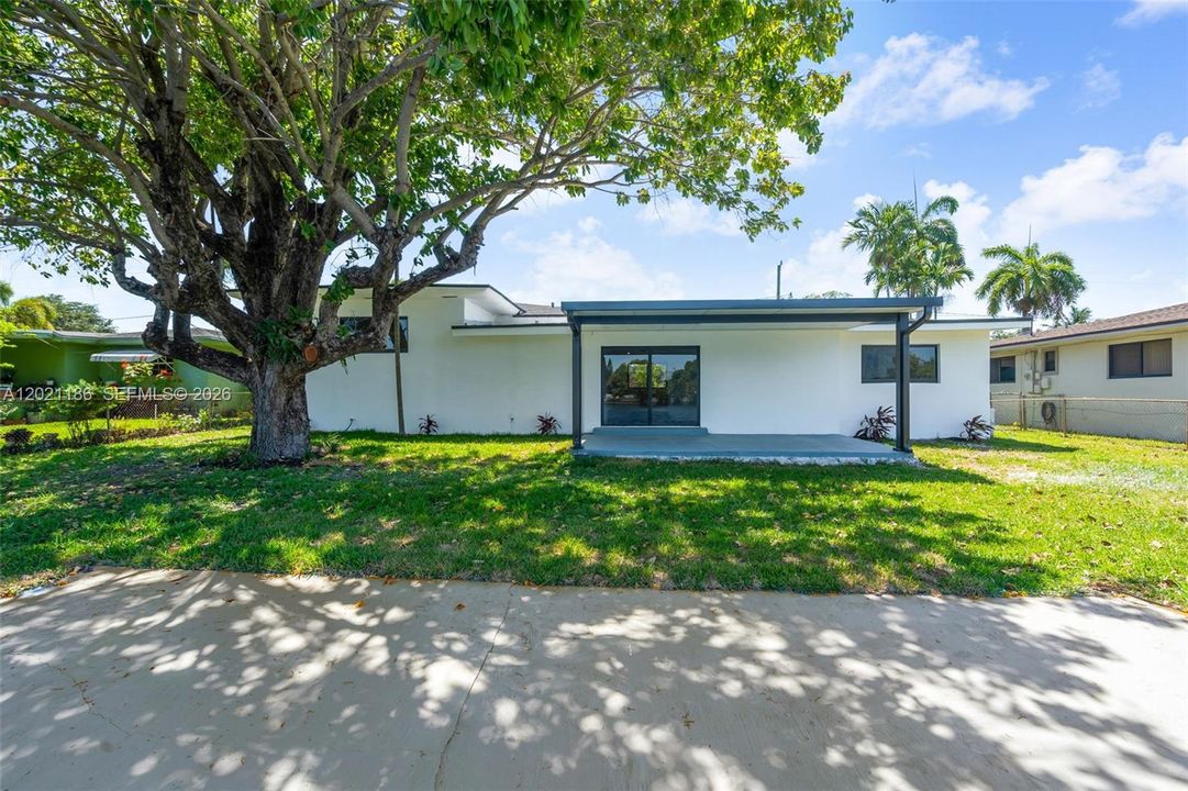 En Venta: $749,999 (5 camas, 3 baños, 1824 Pies cuadrados)