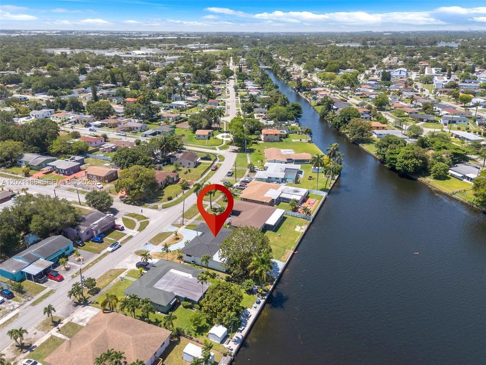 En Venta: $749,999 (5 camas, 3 baños, 1824 Pies cuadrados)