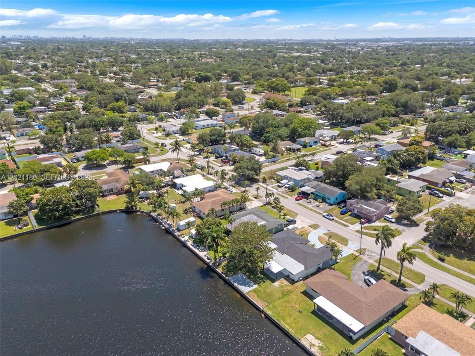 En Venta: $749,999 (5 camas, 3 baños, 1824 Pies cuadrados)