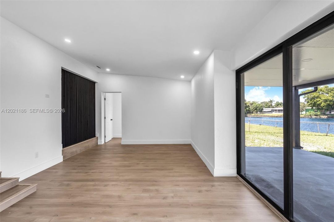 En Venta: $749,999 (5 camas, 3 baños, 1824 Pies cuadrados)