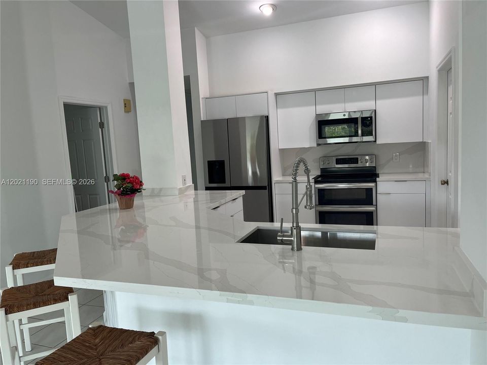В аренду: $6,000 (4 спален, 2 ванн, 2313 Квадратных фут)