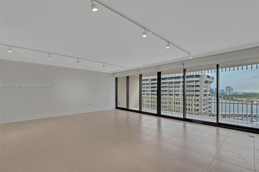 For Sale: $1,249,000 (2 beds, 2 baths, 1642 Square Feet)
