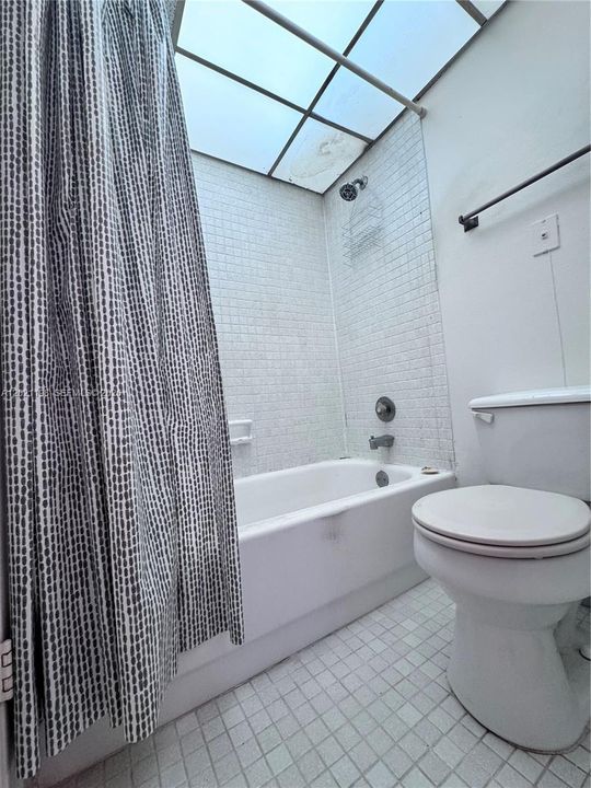 For Sale: $164,900 (1 beds, 1 baths, 775 Square Feet)