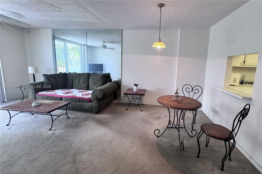 For Sale: $164,900 (1 beds, 1 baths, 775 Square Feet)