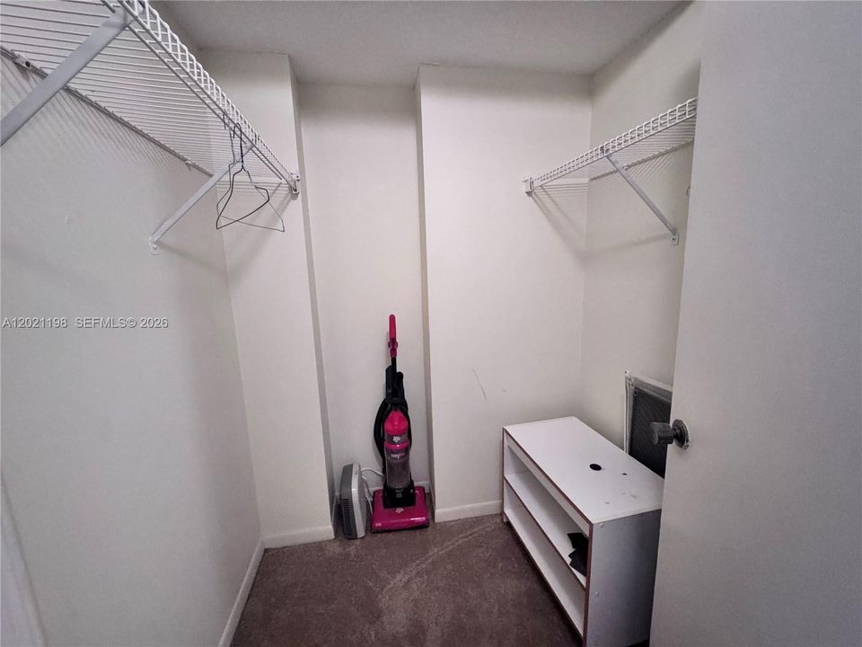 For Sale: $164,900 (1 beds, 1 baths, 775 Square Feet)