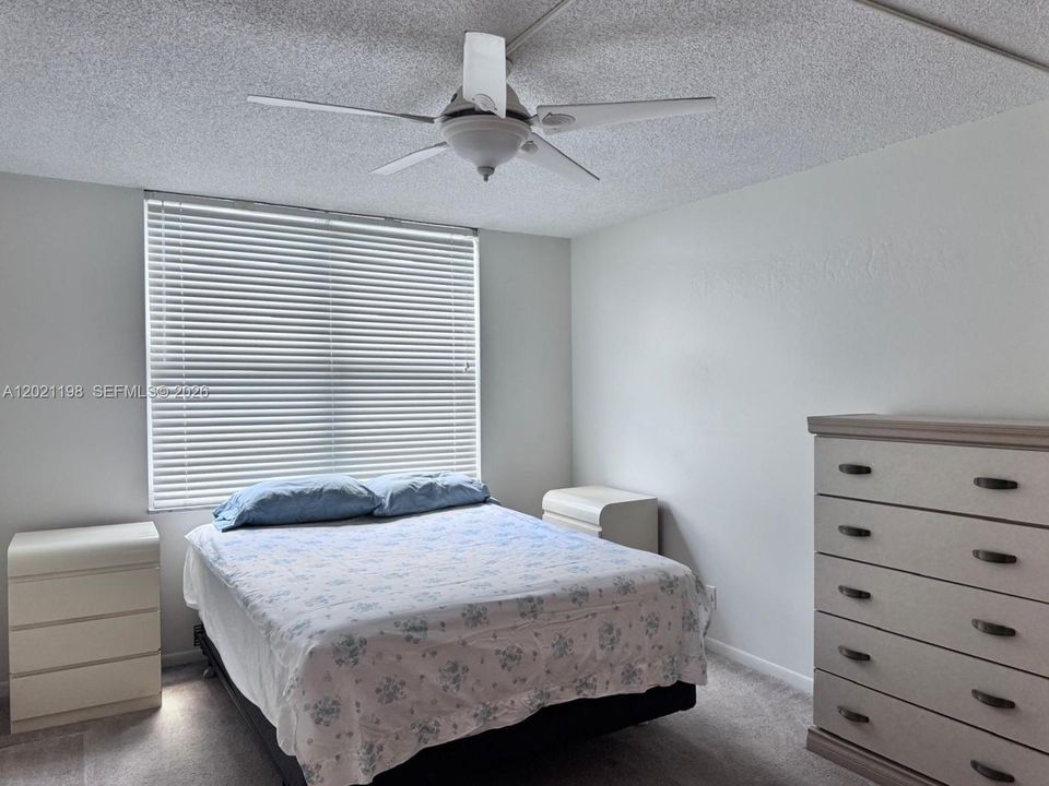 For Sale: $164,900 (1 beds, 1 baths, 775 Square Feet)