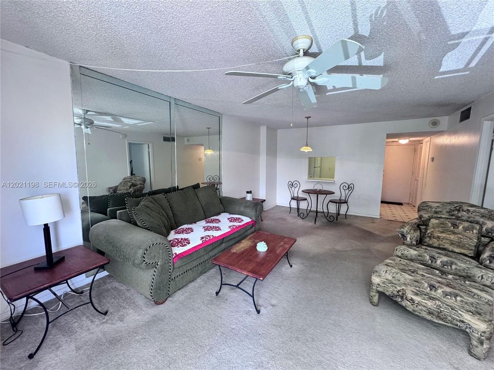 For Sale: $164,900 (1 beds, 1 baths, 775 Square Feet)