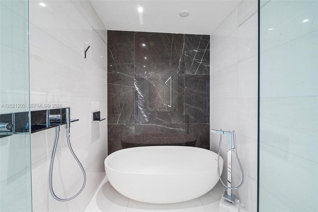 В аренду: $12,500 (2 спален, 2 ванн, 1203 Квадратных фут)