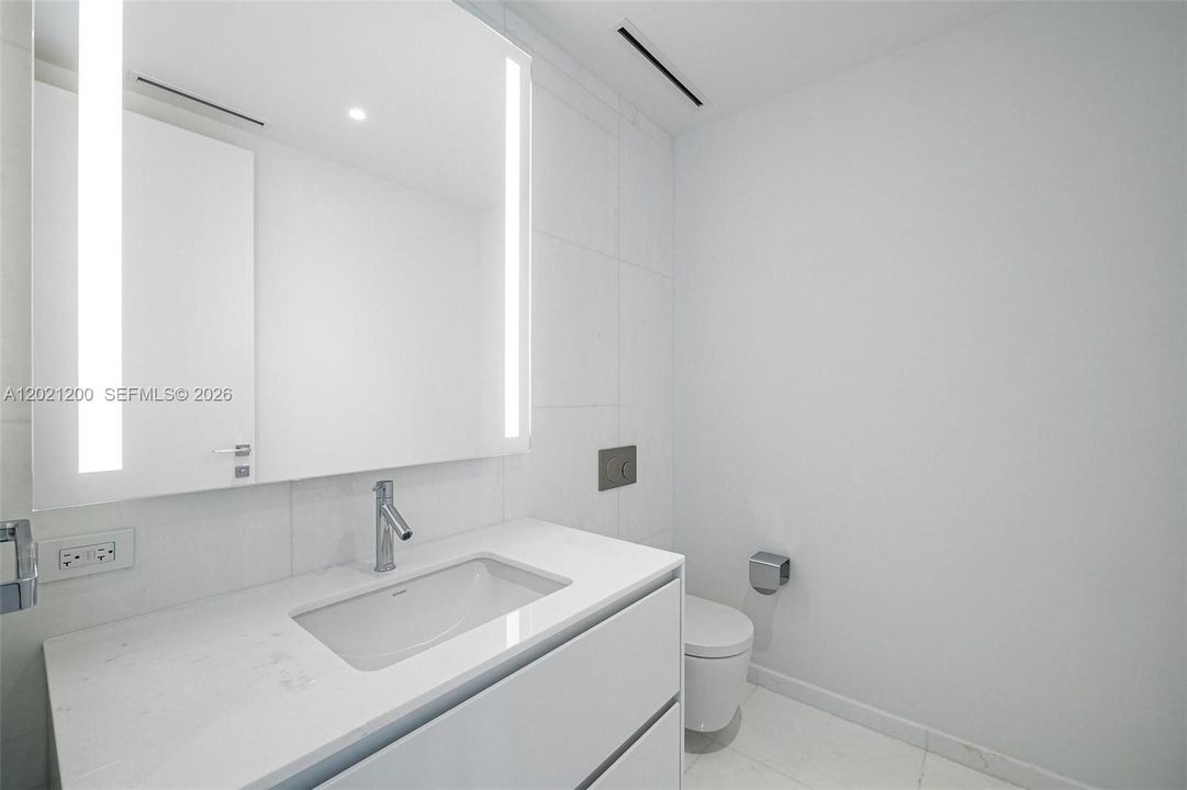 В аренду: $12,500 (2 спален, 2 ванн, 1203 Квадратных фут)
