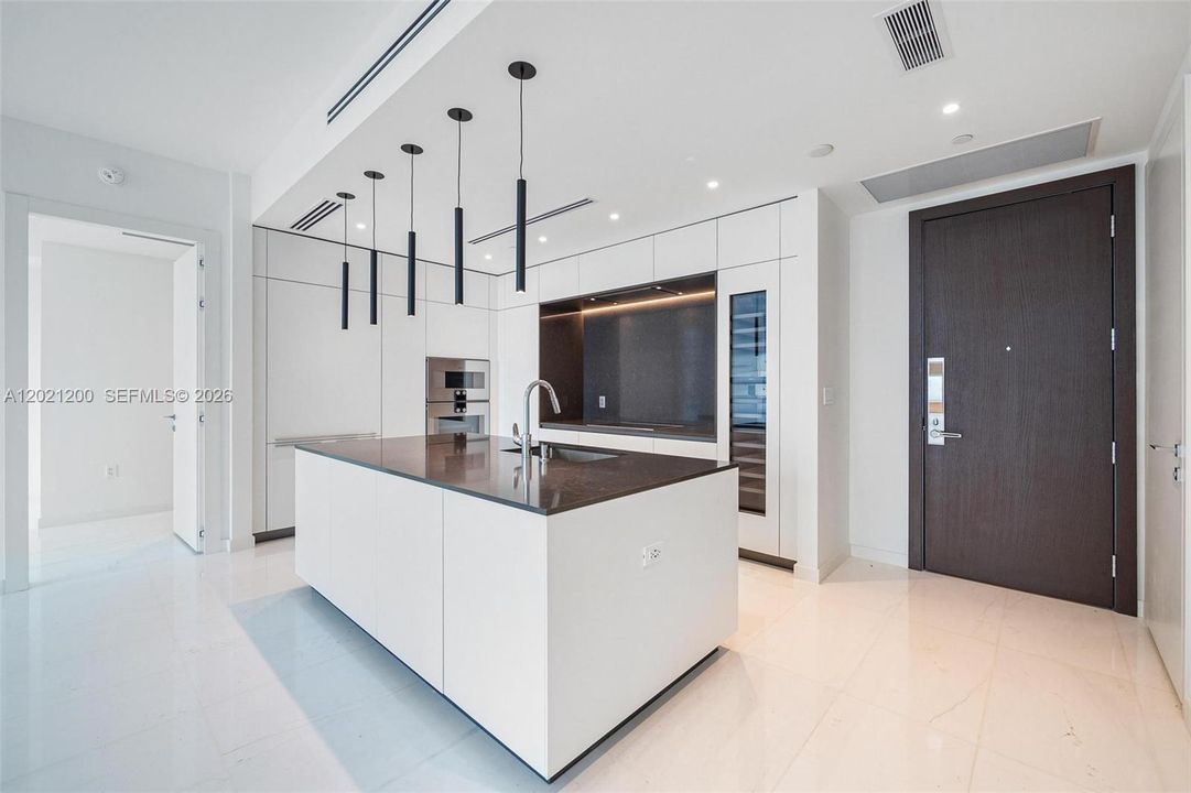 В аренду: $12,500 (2 спален, 2 ванн, 1203 Квадратных фут)
