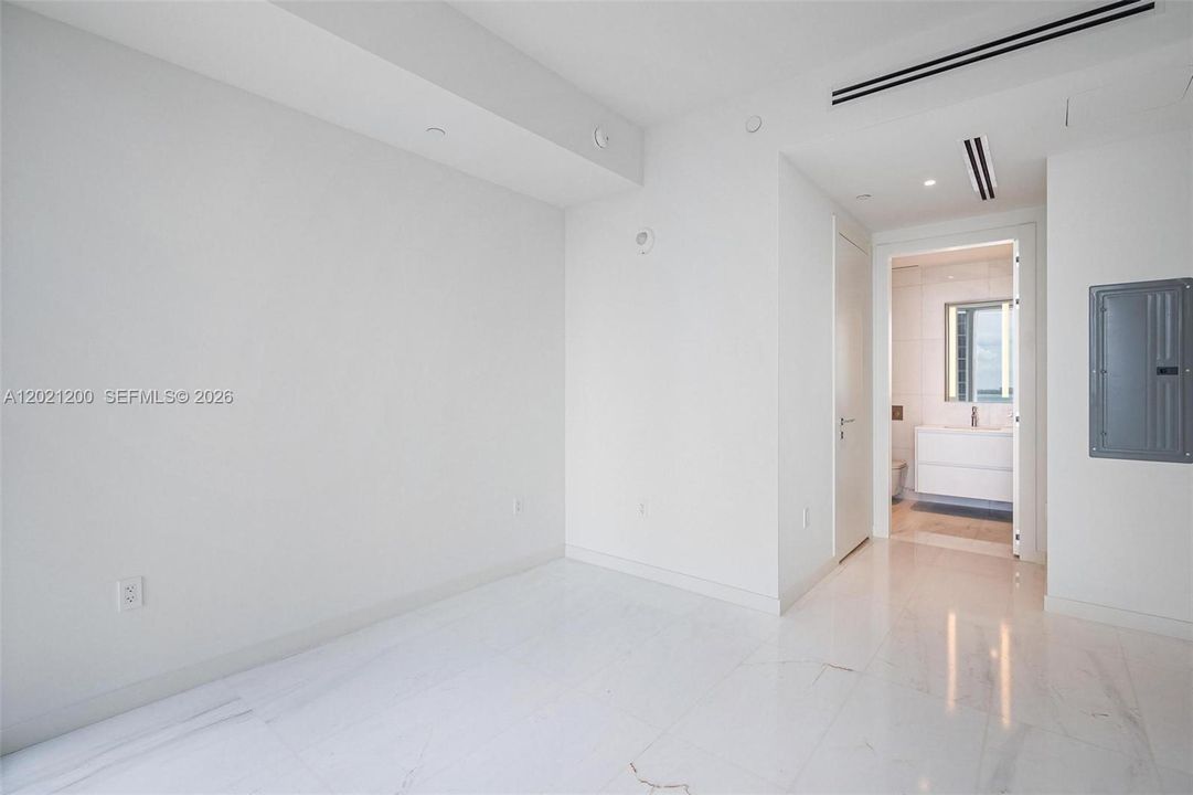 В аренду: $12,500 (2 спален, 2 ванн, 1203 Квадратных фут)