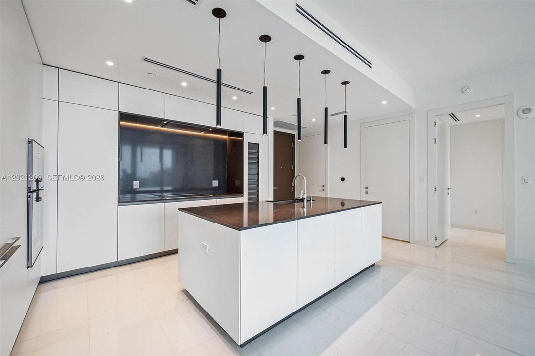 В аренду: $12,500 (2 спален, 2 ванн, 1203 Квадратных фут)