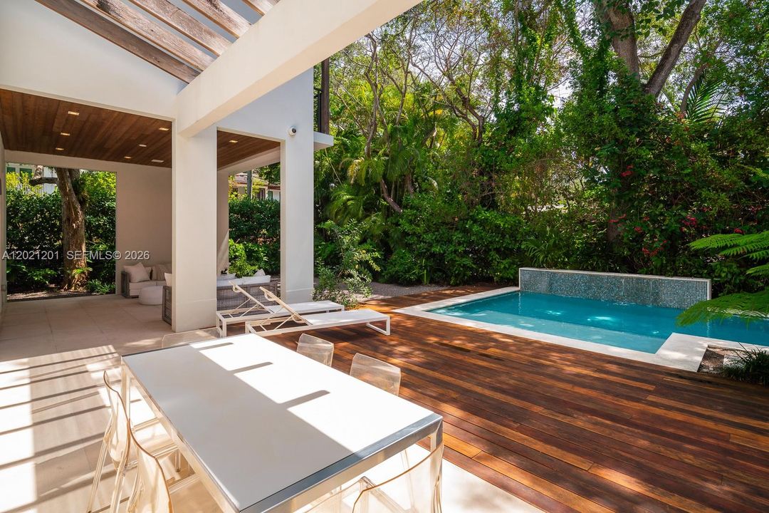 Elegant al fresco dining space framed by warm Brazilian Ipe hardwood