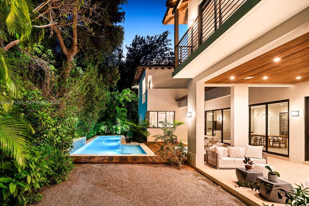 Luxurious backyard sanctuary tailored for Florida living