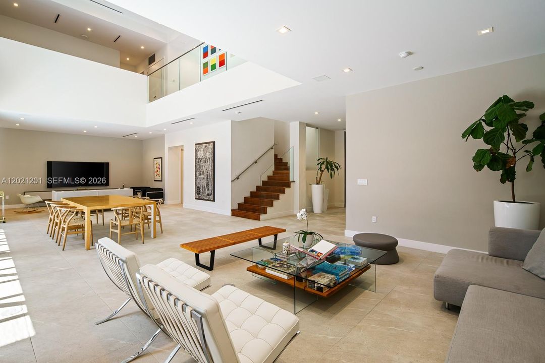 Airy living room with soaring architectural presence