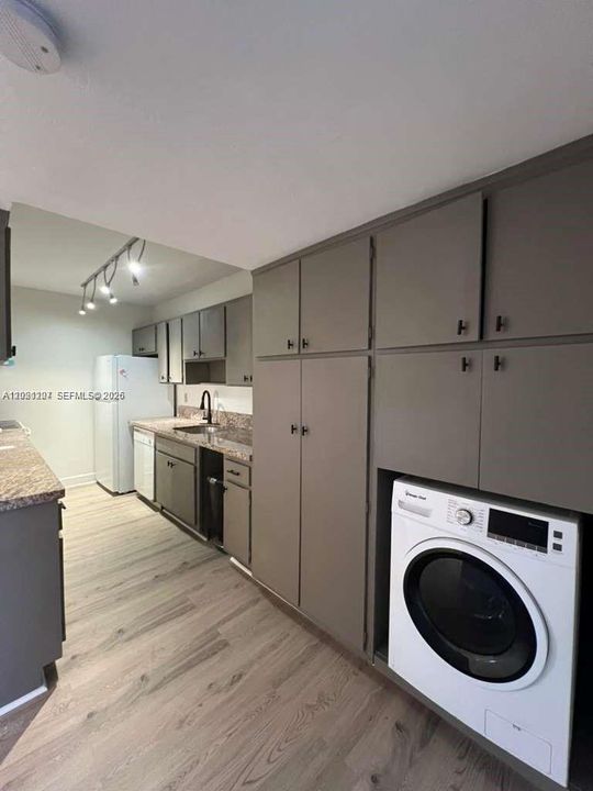 For Sale: $165,000 (1 beds, 1 baths, 750 Square Feet)