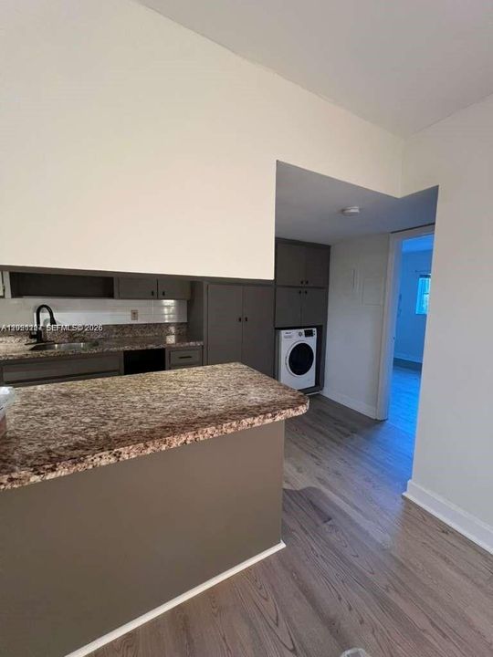For Sale: $165,000 (1 beds, 1 baths, 750 Square Feet)