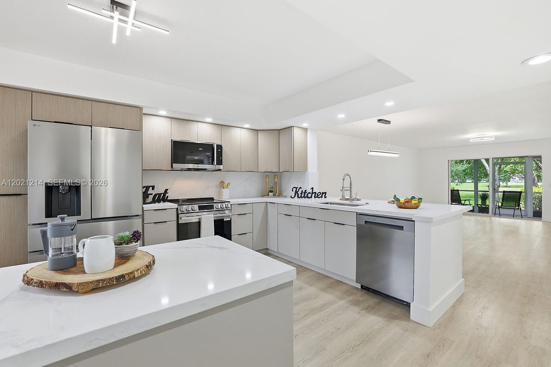 For Sale: $279,000 (2 beds, 2 baths, 1193 Square Feet)