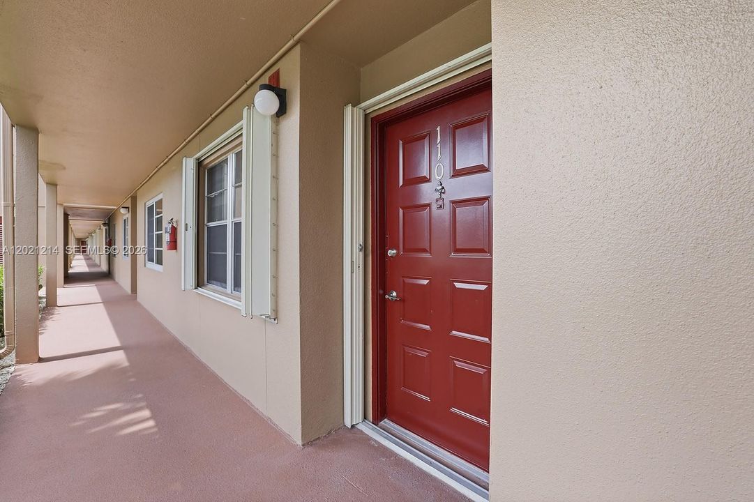 For Sale: $279,000 (2 beds, 2 baths, 1193 Square Feet)