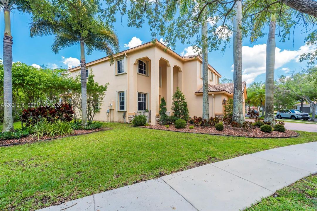 Active With Contract: $1,175,000 (5 beds, 4 baths, 3339 Square Feet)