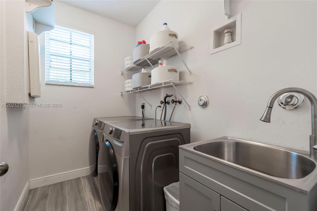 Active With Contract: $1,175,000 (5 beds, 4 baths, 3339 Square Feet)